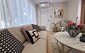 Sun & Palms - Luxurious 2 Bedroom Apartment With A Great Pool Area